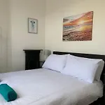 2 Double Bedroom Flat, Central Location