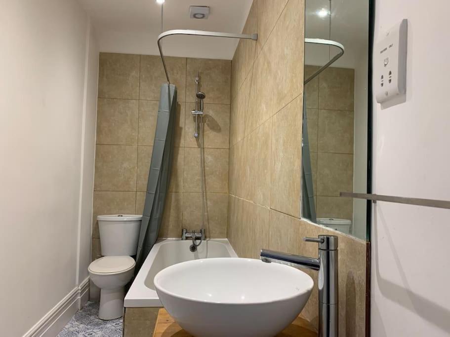 2 Double Bedroom Flat, Location * Bristol